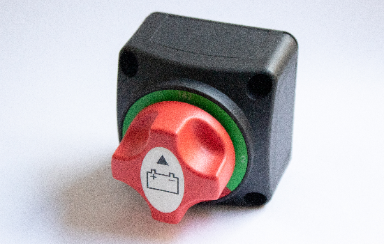 Mini Master Battery Switch (2) Mini master battery switches that are available as either selector or complete disconnect switches. They are IP66 rated for water and dust protection and are ignition protected with a flammability rating of UL 94 (flame class 94V-0). These switches are id